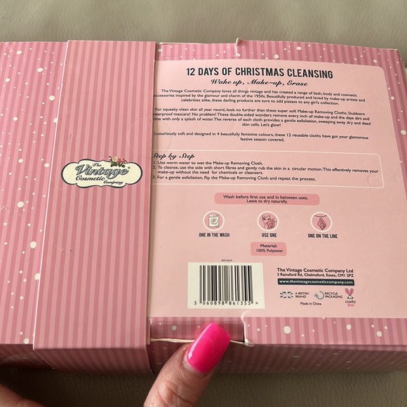 THE VINTAGE COSMETIC COMPANY 12 DAYS OF CLEANSING CLOTHS - Picture 3 of 6